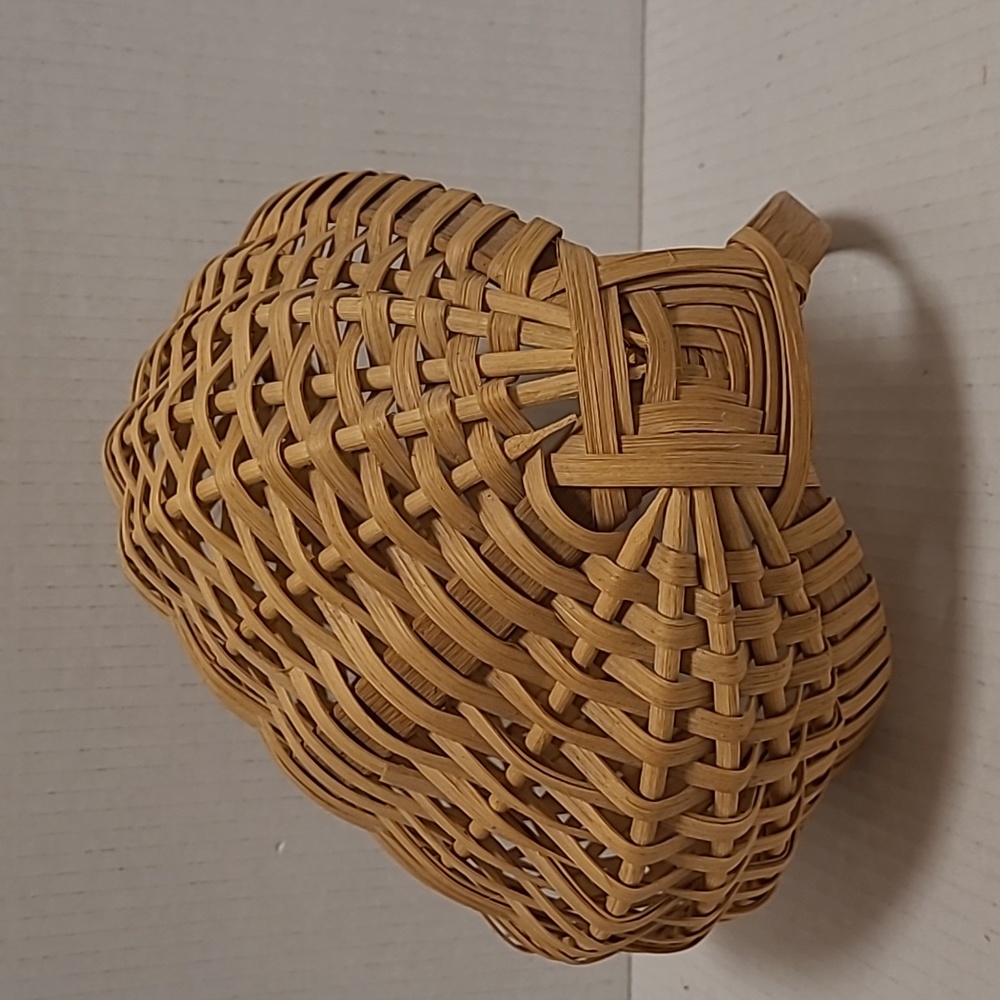 Beautiful Egg Basket - Picture 11 of 16